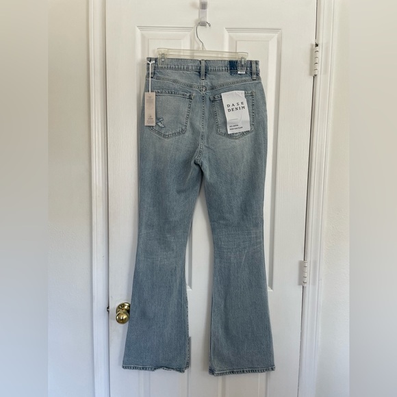 NWT Urban Outfitters Brand Daze Denim Go-Getter High Rise Flare Jeans; Size 29 - Picture 3 of 5